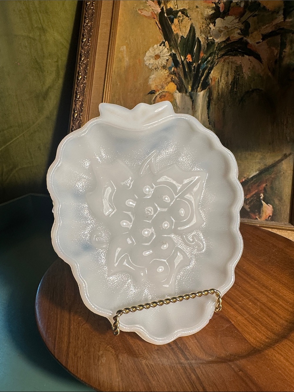 Vtg Hazel Atlas Milk Glass Grape Cluster Snack Dish Trinket Plate 5x7"